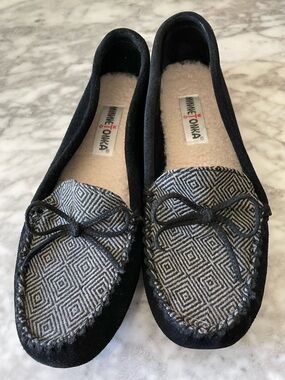 Minnetonka Women's Black Suede Moccasin Slippers Size 10